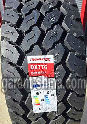 RoadX DX776 (руль/прицеп-карьер) 385/65 R22.5 164K 24PR - Фото реального протектора с этикеткой вблизи